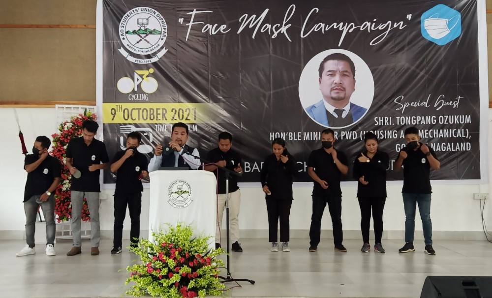 Minister PWD (Housing & Mechanical) Tongpang Ozüküm launching the ‘Face Mask Campaign’ of Ao Students’ Union Diphupar at Ao Baptist Church Diphupar on October 9.